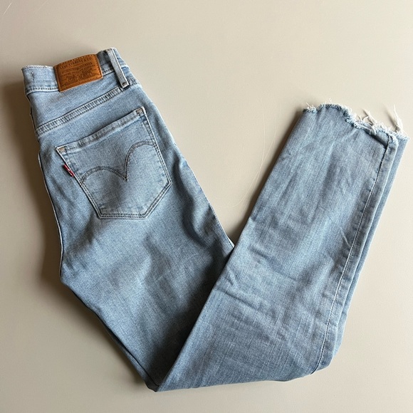 Levi’s 724 High Rise Slim Fit Straight Jean Color Light Blue Wash Size 24 - Picture 5 of 14